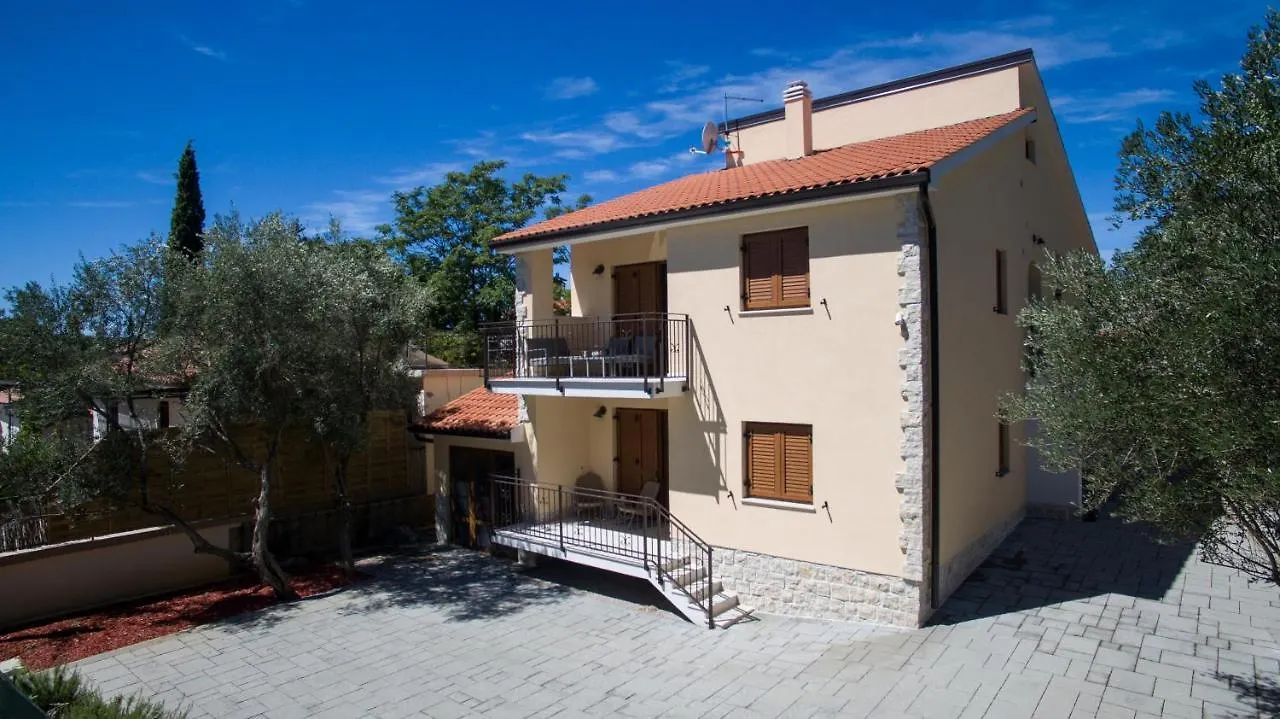 Apartments Villa Diamant With Pool & Whirlpool Cizici